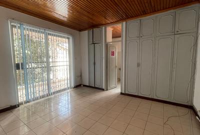 10 Bed Townhouse in Lavington - 4