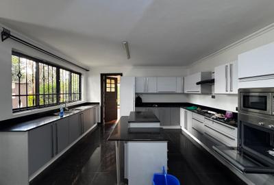 5 Bed House with En Suite in Runda - 3