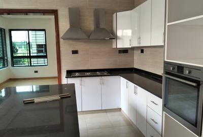 5 Bed Townhouse with En Suite in Lavington - 4