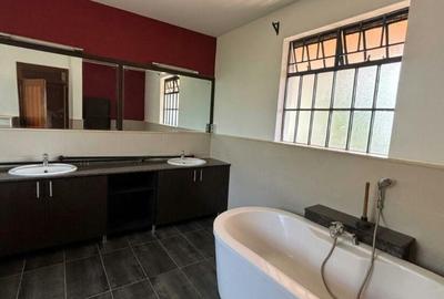 4 Bed House with En Suite in Runda - 4