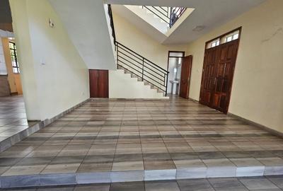 5 Bed Townhouse with En Suite in Kyuna - 4