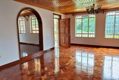 5 Bed House with En Suite in Nyari - 2