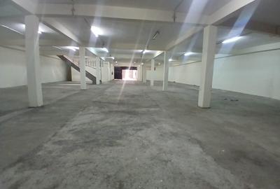 19,996 ft² Warehouse with Backup Generator in Industrial Area - 3