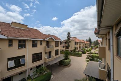 5 Bed Townhouse with En Suite in Lavington