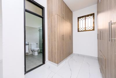 3 Bed Apartment with En Suite at Bungalows Road - 4