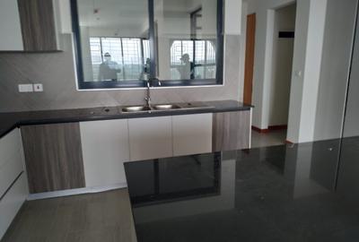Serviced 4 Bed Apartment with En Suite in Parklands