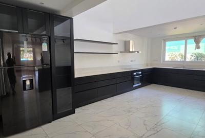 5 Bed House in Runda - 2