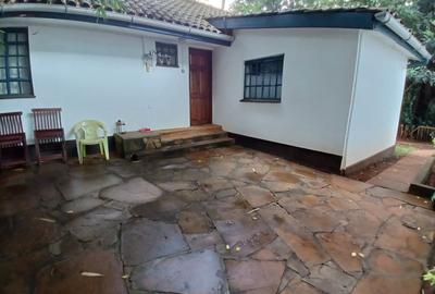 1 Bed House with En Suite in Lavington