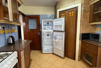 Serviced 2 Bed Apartment with Swimming Pool in Brookside - 4