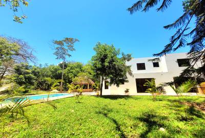 6 Bed Villa with En Suite in Diani