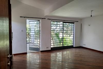 4 Bed House with En Suite in Lavington - 3