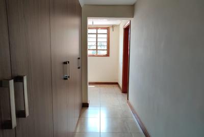 5 Bed Townhouse with En Suite in Westlands Area