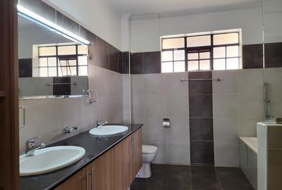 5 Bed Townhouse with En Suite at Kirawa Rd - 2