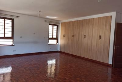 5 Bed Townhouse with En Suite in Lavington