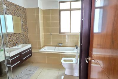 4 Bed Apartment with En Suite at 6Th Parklands