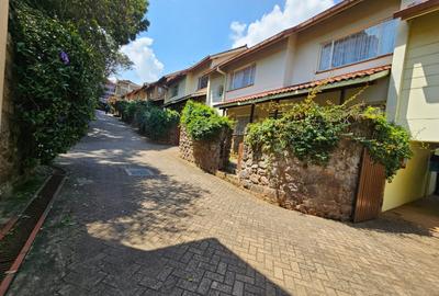 4 Bed House with En Suite in Riverside