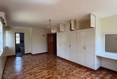 4 Bed Apartment with En Suite in Riara Road