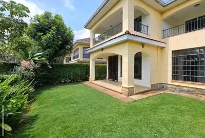 4 Bed Villa with En Suite at Lavington Green