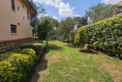 5 Bed House with En Suite in Runda