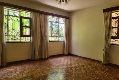 5 Bed House with En Suite in Nyari - 4