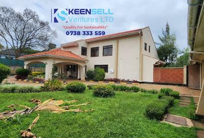 5 Bed Villa with En Suite in Runda