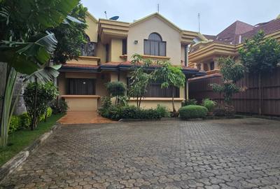 4 Bed House with En Suite in Runda