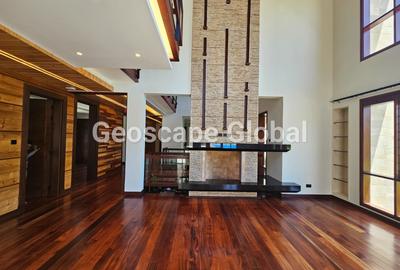 5 Bed House with En Suite in Runda