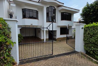 5 Bed Villa with En Suite at Riverside Drive