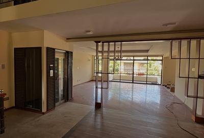 5 Bed Townhouse with En Suite at Lavington Green - 3