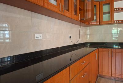 5 Bed House with En Suite in Nyari - 4