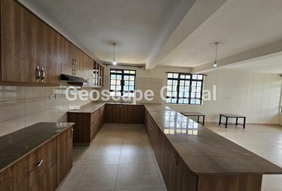 2 Bed Apartment with En Suite in Kitisuru