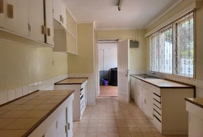 4 Bed House with En Suite in Loresho - 2