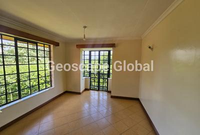 5 Bed House with En Suite in Runda