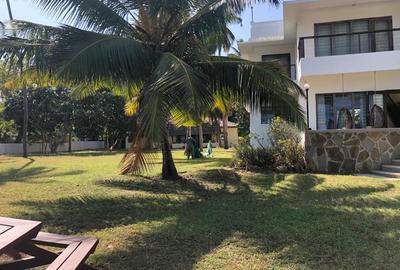 7 Bed House with En Suite in Bamburi