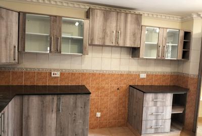 5 Bed Townhouse with En Suite in Lavington - 3