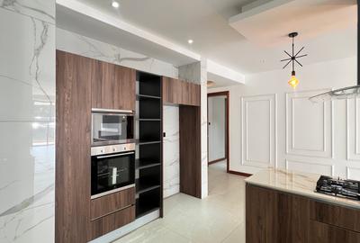 3 Bed Apartment with En Suite in Riverside - 3