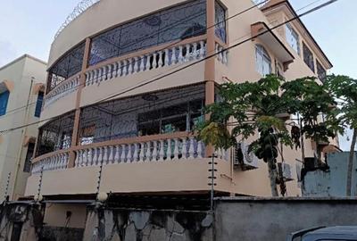 8 Bed Townhouse with En Suite at Lakeview