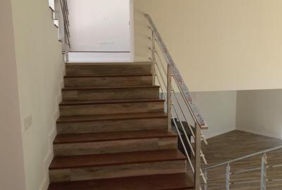 5 Bed House with En Suite at Lavington