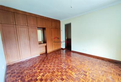 3 Bed Apartment with En Suite in General Mathenge