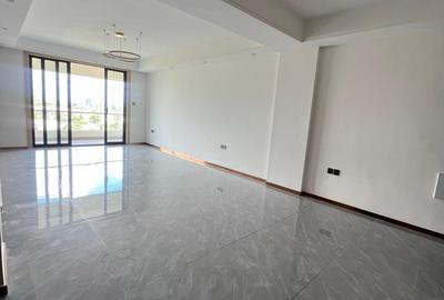 3 Bed Apartment with En Suite in Riverside - 2