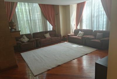 5 Bed Townhouse with En Suite at Lavington - 3