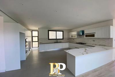5 Bed Townhouse with En Suite in Lavington