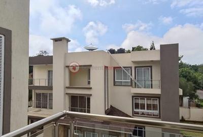 5 Bed House with En Suite at Lavington