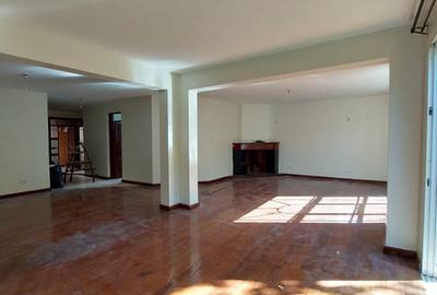 5 Bed Townhouse with En Suite at Brookside Drive