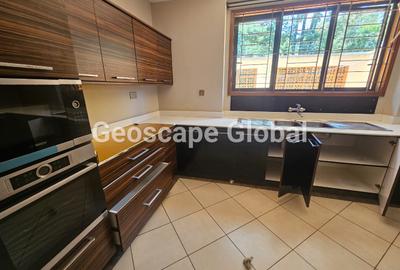 5 Bed House with En Suite in Runda