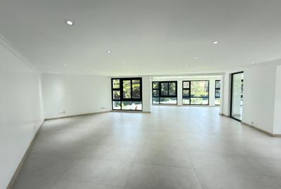 6 Bed House with En Suite in Runda - 4