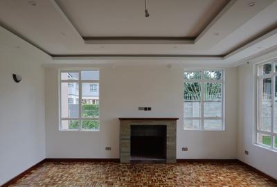 5 Bed House with En Suite in Garden Estate