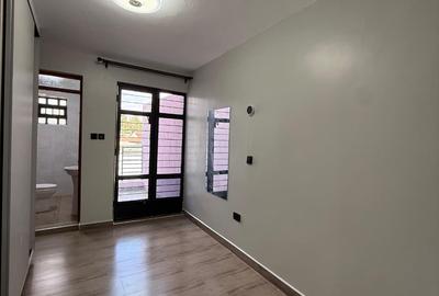 Serviced 3 Bed Apartment with En Suite in Westlands Area - 4