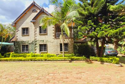 5 Bed Townhouse with En Suite at Othaya Road