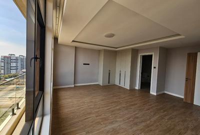 2 Bed Apartment with En Suite in Westlands Area - 4